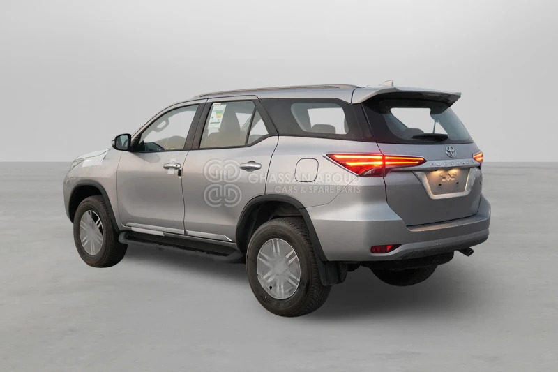 Toyota Fortuner 4x4 - سيارة دفع رباعي: صورة 4 Toyota Fortuner 4x4 - سيارة دفع رباعي: صورة 4