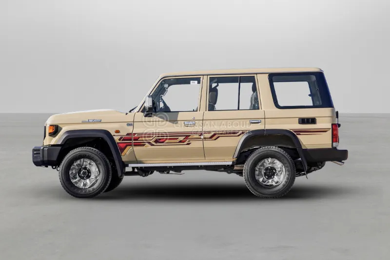 Toyota Land Cruiser HardTop LC76 4X4 - سيارة: صورة 4 Toyota Land Cruiser HardTop LC76 4X4 - سيارة: صورة 4