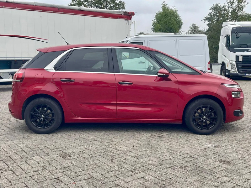 Citroën C4 Picasso REAR VIEW CAMERA, BLIND SPOT SENSOR, AUTO PARKING, FRONT & REAR PARKTRONIC, - هاتشباك: صورة 4 Citroën C4 Picasso REAR VIEW CAMERA, BLIND SPOT SENSOR, AUTO PARKING, FRONT & REAR PARKTRONIC, - هاتشباك: صورة 4