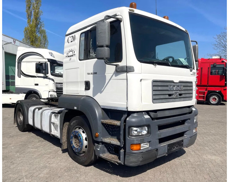 MAN TGA 18.390 Manual - مقطورة السحب: صورة 1 MAN TGA 18.390 Manual - مقطورة السحب: صورة 1