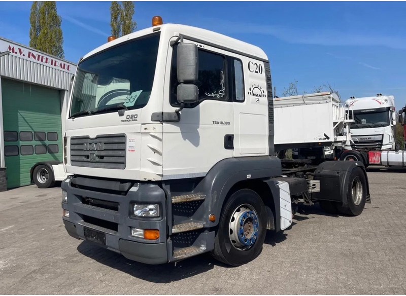 MAN TGA 18.390 Manual - مقطورة السحب: صورة 2 MAN TGA 18.390 Manual - مقطورة السحب: صورة 2