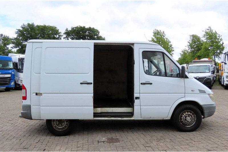 Mercedes-Benz Sprinter 208 3 seats. Very good bus! 100% engine and gearbox! France use - فان: صورة 3 Mercedes-Benz Sprinter 208 3 seats. Very good bus! 100% engine and gearbox! France use - فان: صورة 3