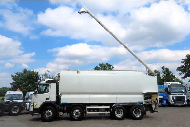 Volvo FMX 450 8x4 AUGER, radio control, 7 COMP. Full Volvo Service! . EXCELLENT condition - شاحنة صهريج: صورة 2 Volvo FMX 450 8x4 AUGER, radio control, 7 COMP. Full Volvo Service! . EXCELLENT condition - شاحنة صهريج: صورة 2