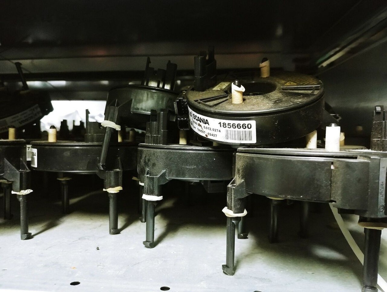 Scania CLOCK COIL SPRING CONNECTOR 1856660 1726784 Scania R - عجلة القيادة - شاحنة: صورة 3 Scania CLOCK COIL SPRING CONNECTOR 1856660 1726784 Scania R - عجلة القيادة - شاحنة: صورة 3