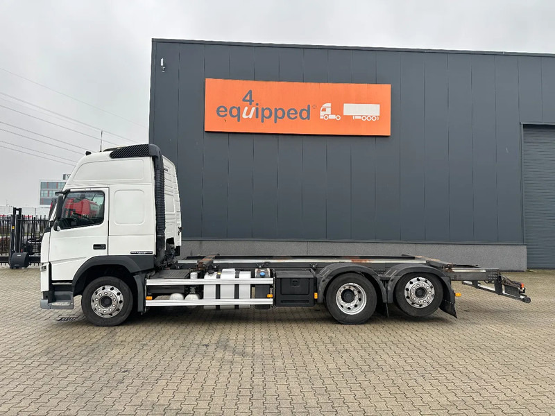 Volvo FM 380 Globetrotter 6x2, ADR (FL, AT, OX), LIFT/STEER, 636.183km - شاحنة بهيكل معدني للمقصورة: صورة 2 Volvo FM 380 Globetrotter 6x2, ADR (FL, AT, OX), LIFT/STEER, 636.183km - شاحنة بهيكل معدني للمقصورة: صورة 2