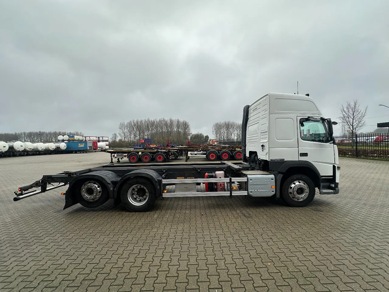 Volvo FM 380 Globetrotter 6x2, ADR (FL, AT, OX), LIFT/STEER, 636.183km - شاحنة بهيكل معدني للمقصورة: صورة 4 Volvo FM 380 Globetrotter 6x2, ADR (FL, AT, OX), LIFT/STEER, 636.183km - شاحنة بهيكل معدني للمقصورة: صورة 4