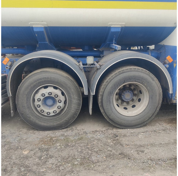 شاحنة صهريج Volvo FM-400: صورة 6