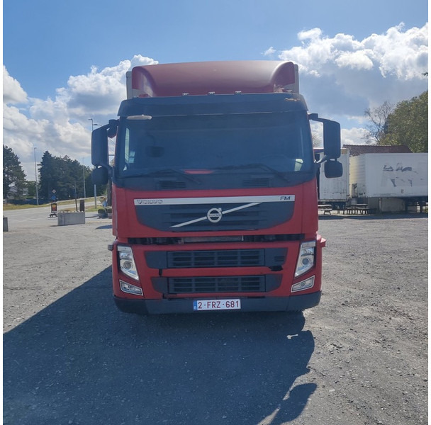 Volvo fm-330 - شاحنة صندوقية: صورة 2 Volvo fm-330 - شاحنة صندوقية: صورة 2