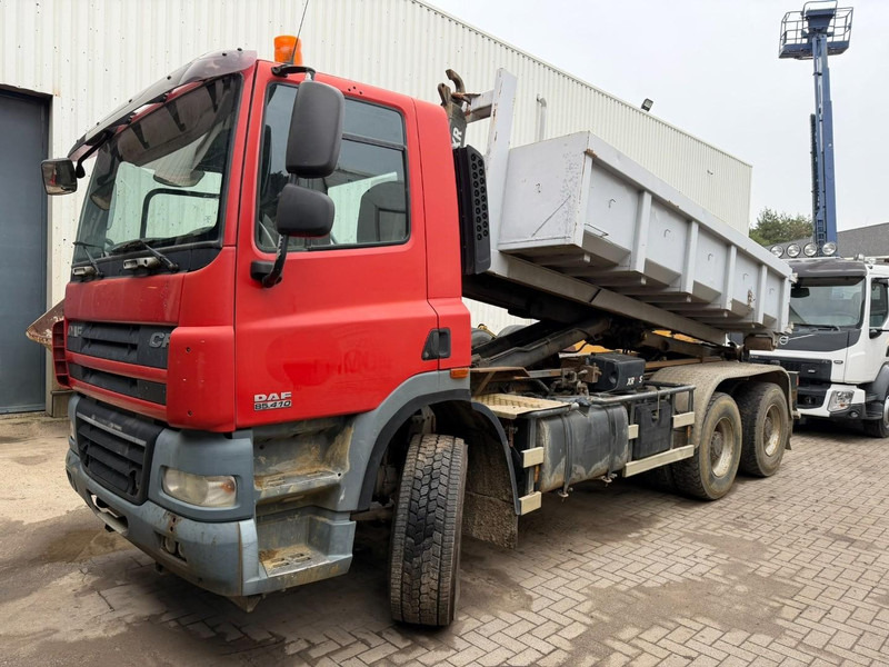 DAF CF 85.410 6x4 HOOKLIFT HIAB MULTILIFT - MANUAL ZF - EURO 4 - STEEL SPRING / BLATT / LAMES - BIG AXLES / HUB REDUCTION - BE TRUCK - شاحنة برافعة خطافية: صورة 3 DAF CF 85.410 6x4 HOOKLIFT HIAB MULTILIFT - MANUAL ZF - EURO 4 - STEEL SPRING / BLATT / LAMES - BIG AXLES / HUB REDUCTION - BE TRUCK - شاحنة برافعة خطافية: صورة 3
