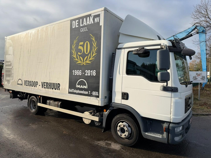 MAN TGL 8.180 4x2 BL COSED BOX / BAKWAGEN / CAISSE FERMEE - *184.000km* - 3 SEATER - EURO 5 - AIR SUSPENSION - BOX 6m00 x 2m49 x 2m38 - BE TRUCK - شاحنة صندوقية: صورة 1 MAN TGL 8.180 4x2 BL COSED BOX / BAKWAGEN / CAISSE FERMEE - *184.000km* - 3 SEATER - EURO 5 - AIR SUSPENSION - BOX 6m00 x 2m49 x 2m38 - BE TRUCK - شاحنة صندوقية: صورة 1