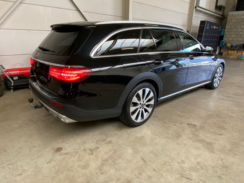 Mercedes-Benz E220d ALL-TERRAIN - 4 MATIC 4x4 - automatic - alcantara - 20 - سيارة: صورة 3 Mercedes-Benz E220d ALL-TERRAIN - 4 MATIC 4x4 - automatic - alcantara - 20 - سيارة: صورة 3