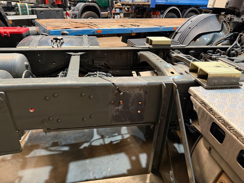 شاحنة بهيكل معدني للمقصورة Scania P310 4x2 CHASSIS - ADR (ex tanker) - *322.000km* - AIR SUSPENSION - MANUAL - BE TRUCK: صورة 17 شاحنة بهيكل معدني للمقصورة Scania P310 4x2 CHASSIS - ADR (ex tanker) - *322.000km* - AIR SUSPENSION - MANUAL - BE TRUCK: صورة 17