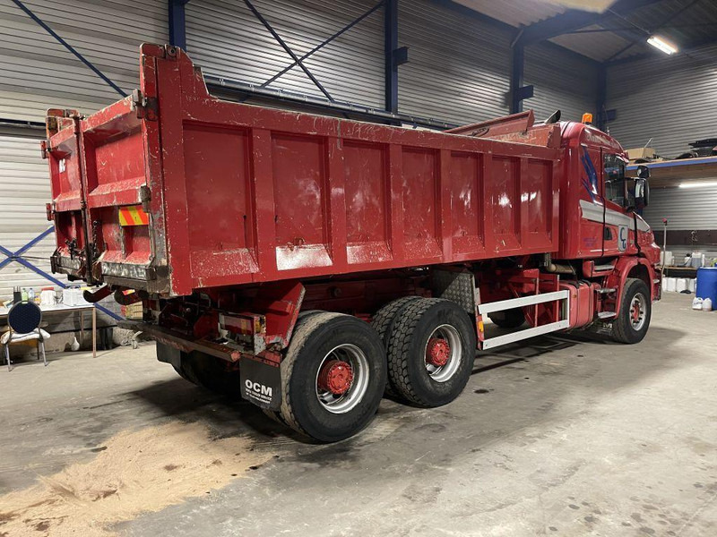 Scania T124-420 TORPEDO HAUBE - 6x4 - KIPPER - MANUAL GRS900 3+3 - STEEL SPRING / BALLIESTAS / LAMES / BLATT - شاحنة قلاب: صورة 4 Scania T124-420 TORPEDO HAUBE - 6x4 - KIPPER - MANUAL GRS900 3+3 - STEEL SPRING / BALLIESTAS / LAMES / BLATT - شاحنة قلاب: صورة 4