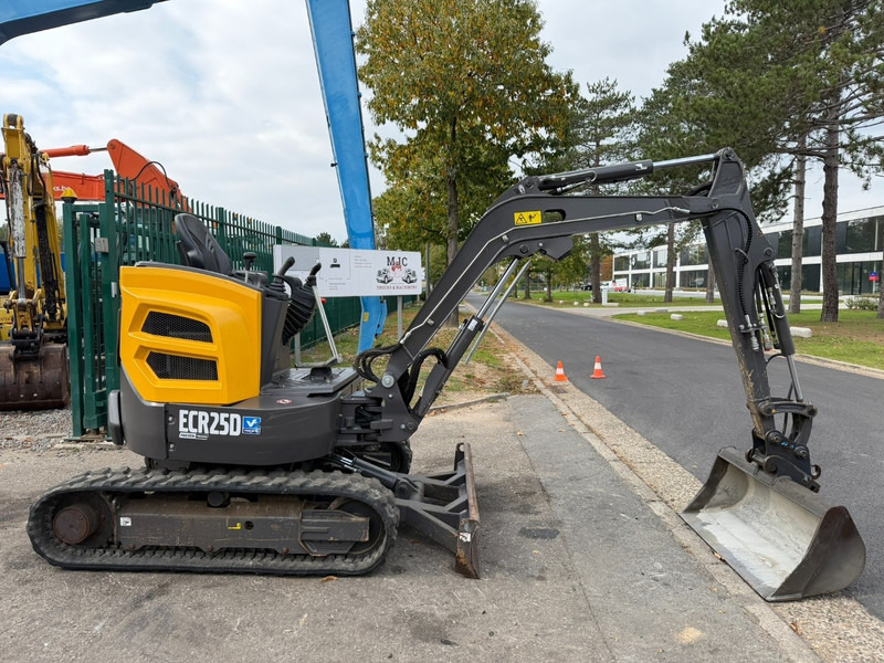 Volvo ECR25D 1159 UREN - SLOOP + SORTEERFUNCTIE - EXTRA HYDR. LEIDINGEN - HYDR SNELWISSEL - CE - BE MACHINE - حفار صغير: صورة 3 Volvo ECR25D 1159 UREN - SLOOP + SORTEERFUNCTIE - EXTRA HYDR. LEIDINGEN - HYDR SNELWISSEL - CE - BE MACHINE - حفار صغير: صورة 3