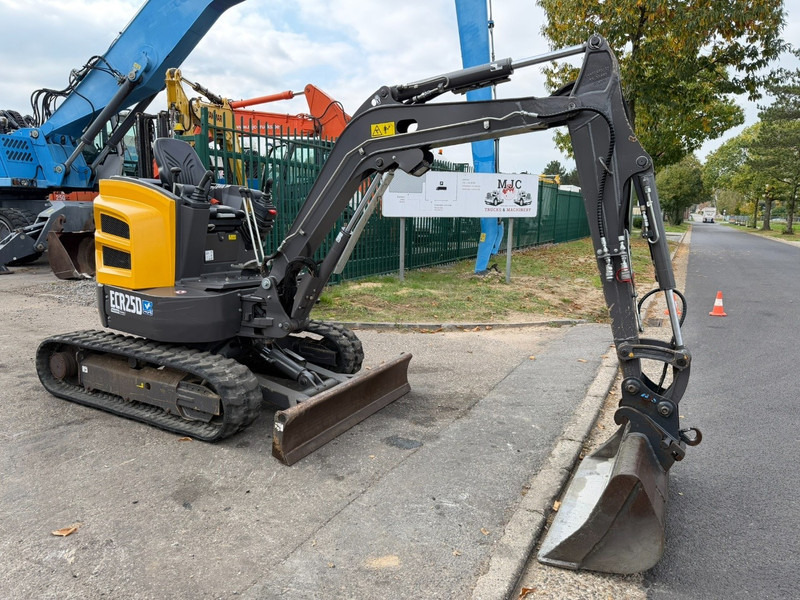 Volvo ECR25D 1159 UREN - SLOOP + SORTEERFUNCTIE - EXTRA HYDR. LEIDINGEN - HYDR SNELWISSEL - CE - BE MACHINE - حفار صغير: صورة 1 Volvo ECR25D 1159 UREN - SLOOP + SORTEERFUNCTIE - EXTRA HYDR. LEIDINGEN - HYDR SNELWISSEL - CE - BE MACHINE - حفار صغير: صورة 1