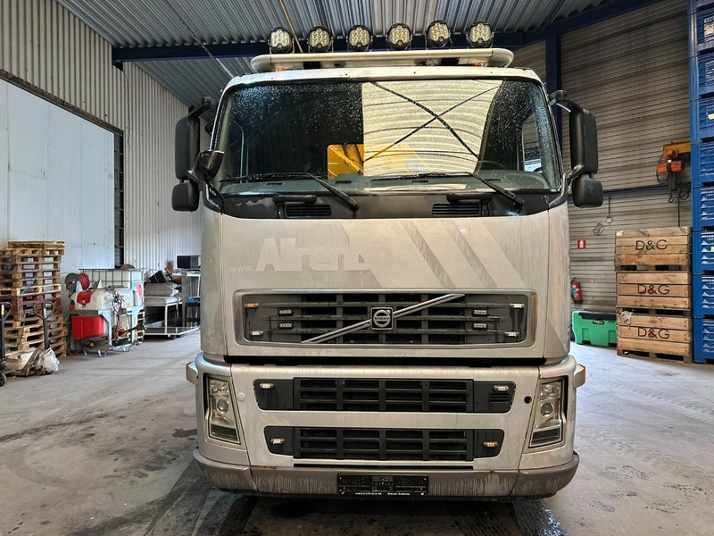 Volvo FH12-420 8x4 HOOKLIFT AJK + CRANE EFFER 250 - 3S - RADIO - TRIDEM LIFT + STEERING AXLE - I SHIFT - BE TRUCK - شاحنة برافعة خطافية, شاحنة كرين: صورة 2 Volvo FH12-420 8x4 HOOKLIFT AJK + CRANE EFFER 250 - 3S - RADIO - TRIDEM LIFT + STEERING AXLE - I SHIFT - BE TRUCK - شاحنة برافعة خطافية, شاحنة كرين: صورة 2