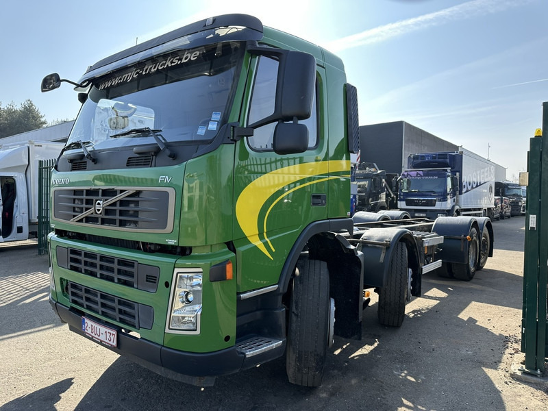 Volvo FM 340 8x2 CHASSIS (7m35) - LIFT+STEERING AXLE - MANUAL GEARBOX - EURO 3 - TÜV 05/2025 - BE TRUCK - شاحنة بهيكل معدني للمقصورة: صورة 4 Volvo FM 340 8x2 CHASSIS (7m35) - LIFT+STEERING AXLE - MANUAL GEARBOX - EURO 3 - TÜV 05/2025 - BE TRUCK - شاحنة بهيكل معدني للمقصورة: صورة 4
