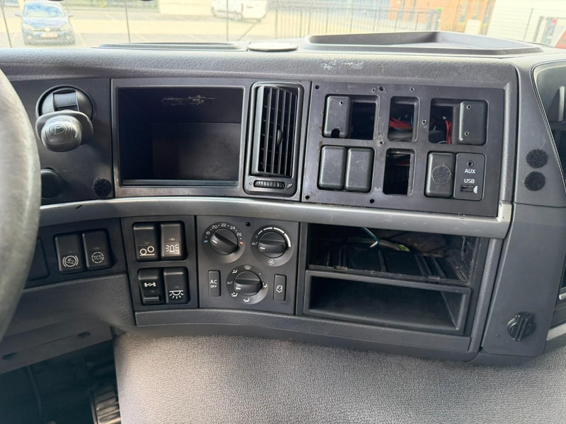 شاحنة ذات ستائر جانبية Volvo FM 370 6x2 BOX 8m15 - LIFT + STEERING AXLE - EURO 5 - I SHIFT - 26T - TÜV 06/2026 - VERY NICE CONDITION -  BE TRUCK: صورة 14