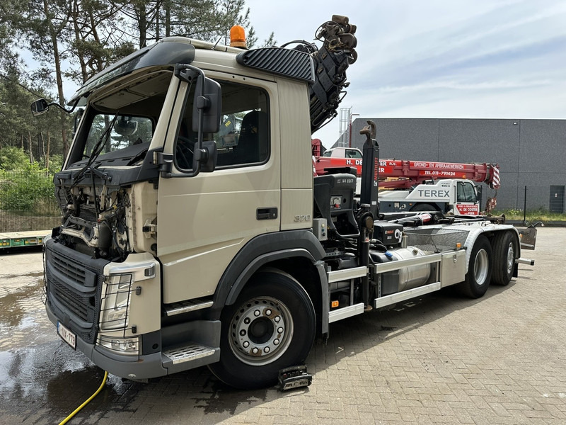 Volvo FM 370 6x2 HOOKLIFT 21T + CRANE HIAB 144 E-4 HIDUO - ENGINE / GEARBOX OK - CHASSIS OK - RUNNING + DRIVING - BE TRUCK - شاحنة برافعة خطافية, شاحنة كرين: صورة 4 Volvo FM 370 6x2 HOOKLIFT 21T + CRANE HIAB 144 E-4 HIDUO - ENGINE / GEARBOX OK - CHASSIS OK - RUNNING + DRIVING - BE TRUCK - شاحنة برافعة خطافية, شاحنة كرين: صورة 4