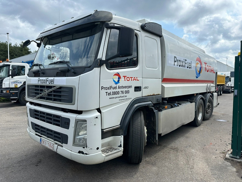 Volvo FM 450 6x2 19.000L - 5 COMP. FUEL TANKER / CITERNE - LIFT + STEERING AXLE - EURO 5 - - شاحنة صهريج: صورة 3 Volvo FM 450 6x2 19.000L - 5 COMP. FUEL TANKER / CITERNE - LIFT + STEERING AXLE - EURO 5 - - شاحنة صهريج: صورة 3