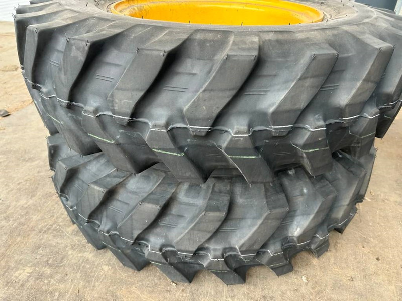 Bridgestone 1000 x 20 Set / 10.00 x 20: 4x2 Tyres - الإطارات والجنوط - آلات الإنشاء: صورة 5 Bridgestone 1000 x 20 Set / 10.00 x 20: 4x2 Tyres - الإطارات والجنوط - آلات الإنشاء: صورة 5