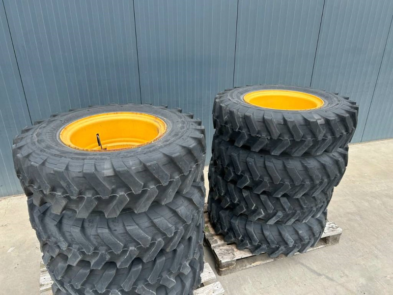 Bridgestone 1000 x 20 Set / 10.00 x 20: 4x2 Tyres - الإطارات والجنوط - آلات الإنشاء: صورة 3 Bridgestone 1000 x 20 Set / 10.00 x 20: 4x2 Tyres - الإطارات والجنوط - آلات الإنشاء: صورة 3