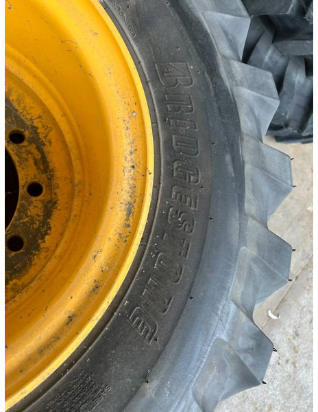 Bridgestone 1000 x 20 Set / 10.00 x 20: 4x2 Tyres - الإطارات والجنوط - آلات الإنشاء: صورة 2 Bridgestone 1000 x 20 Set / 10.00 x 20: 4x2 Tyres - الإطارات والجنوط - آلات الإنشاء: صورة 2
