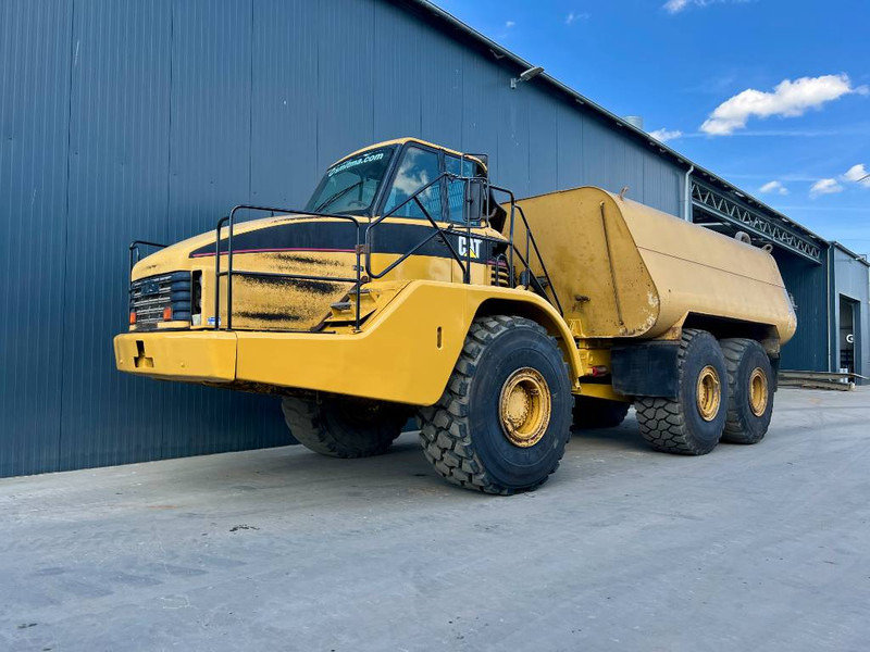 Cat 740 Water Truck - آلات الإنشاء: صورة 1 Cat 740 Water Truck - آلات الإنشاء: صورة 1