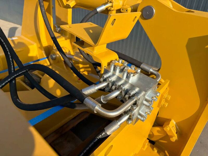 Cat D8R Multi Shank Ripper - ملحق - آلات الإنشاء: صورة 4 Cat D8R Multi Shank Ripper - ملحق - آلات الإنشاء: صورة 4