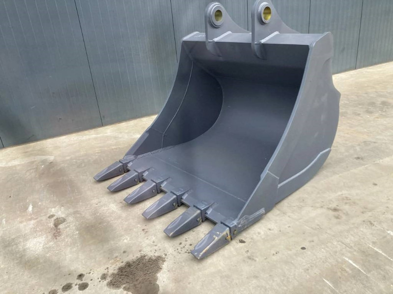 Hitachi ZX300 - بكت - آلات الإنشاء: صورة 4 Hitachi ZX300 - بكت - آلات الإنشاء: صورة 4