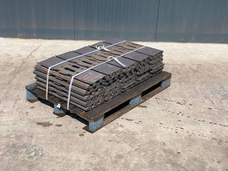 JCB JS240 / JS260 / JS300 Shoes/Pads - إطار هيكلي/ إطار معدني - آلات الإنشاء: صورة 1 JCB JS240 / JS260 / JS300 Shoes/Pads - إطار هيكلي/ إطار معدني - آلات الإنشاء: صورة 1