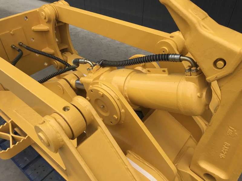 Komatsu D65 - ملحق - آلات الإنشاء: صورة 4 Komatsu D65 - ملحق - آلات الإنشاء: صورة 4