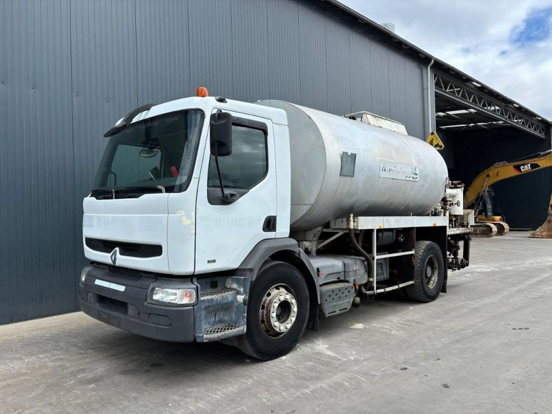 Renault Rincheval 9.000 Liter Bitumensprayer - آلات الإنشاء: صورة 1 Renault Rincheval 9.000 Liter Bitumensprayer - آلات الإنشاء: صورة 1