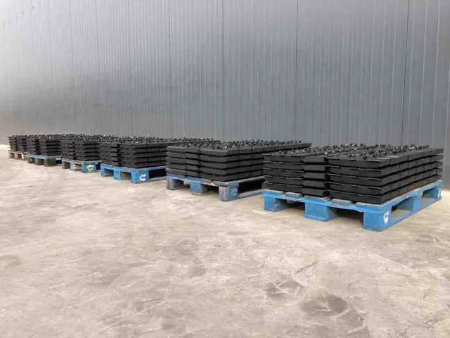 Vögele Rubber Asphalt Pads - إطار هيكلي/ إطار معدني - آلات الإنشاء: صورة 1 Vögele Rubber Asphalt Pads - إطار هيكلي/ إطار معدني - آلات الإنشاء: صورة 1