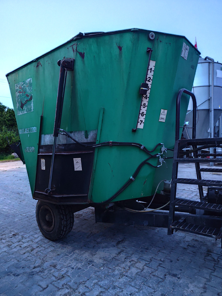 Auto-Agro T-011 - عربة خلط الأعلاف: صورة 2 Auto-Agro T-011 - عربة خلط الأعلاف: صورة 2