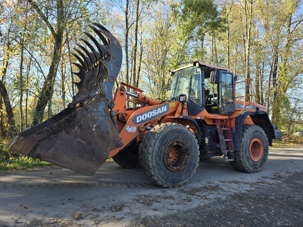 DOOSAN DL300-3 z WAGĄ - اللودر بعجل: صورة 1 DOOSAN DL300-3 z WAGĄ - اللودر بعجل: صورة 1