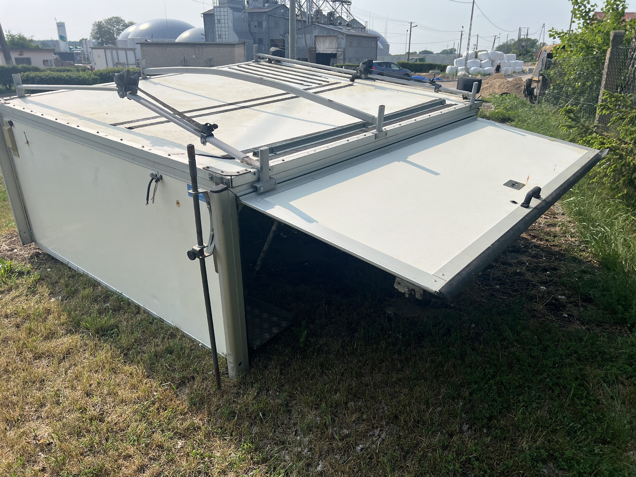 Irsta Skap VW T5 T4 T6 - سيارة: صورة 1 Irsta Skap VW T5 T4 T6 - سيارة: صورة 1