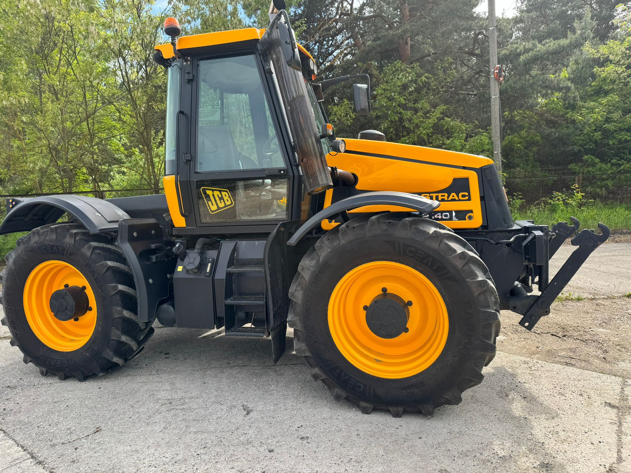 JCB FASTRAC 2140 - جرار: صورة 2 JCB FASTRAC 2140 - جرار: صورة 2