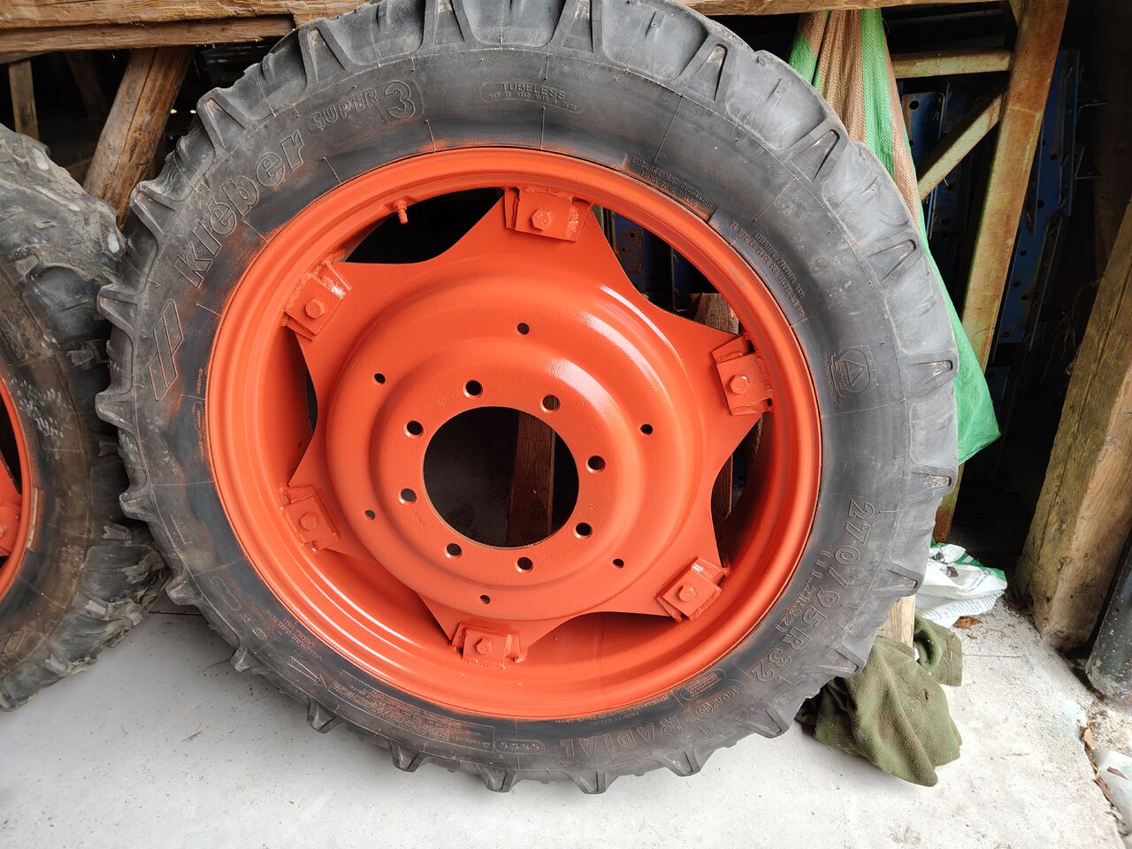 Kleber, Taurus 11.2 R32 (270/95 R32), 9.5 R48 - عجلات - آلات زراعية: صورة 4 Kleber, Taurus 11.2 R32 (270/95 R32), 9.5 R48 - عجلات - آلات زراعية: صورة 4