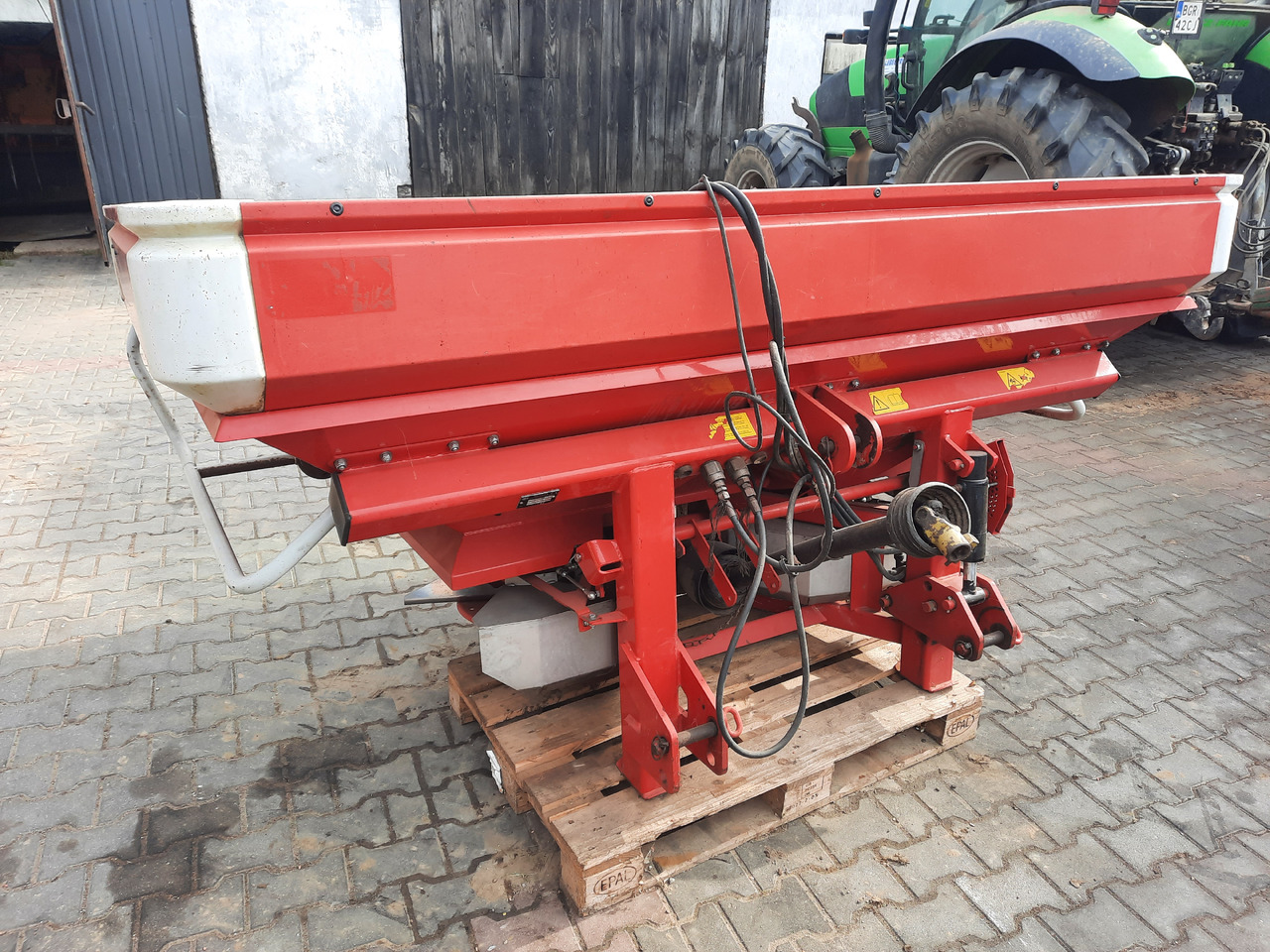 LELY CENTERLINER SX 2000 L - آلة نشر السماد: صورة 1 LELY CENTERLINER SX 2000 L - آلة نشر السماد: صورة 1