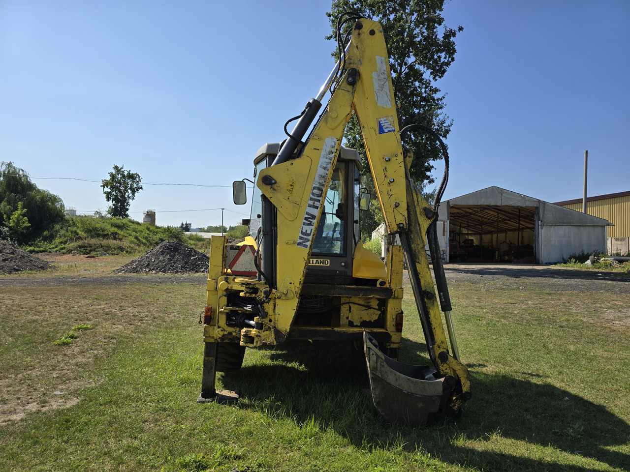 NEW HOLLAND B115-4PS - لودر ذو محراث خلفي/ باكهو: صورة 5 NEW HOLLAND B115-4PS - لودر ذو محراث خلفي/ باكهو: صورة 5