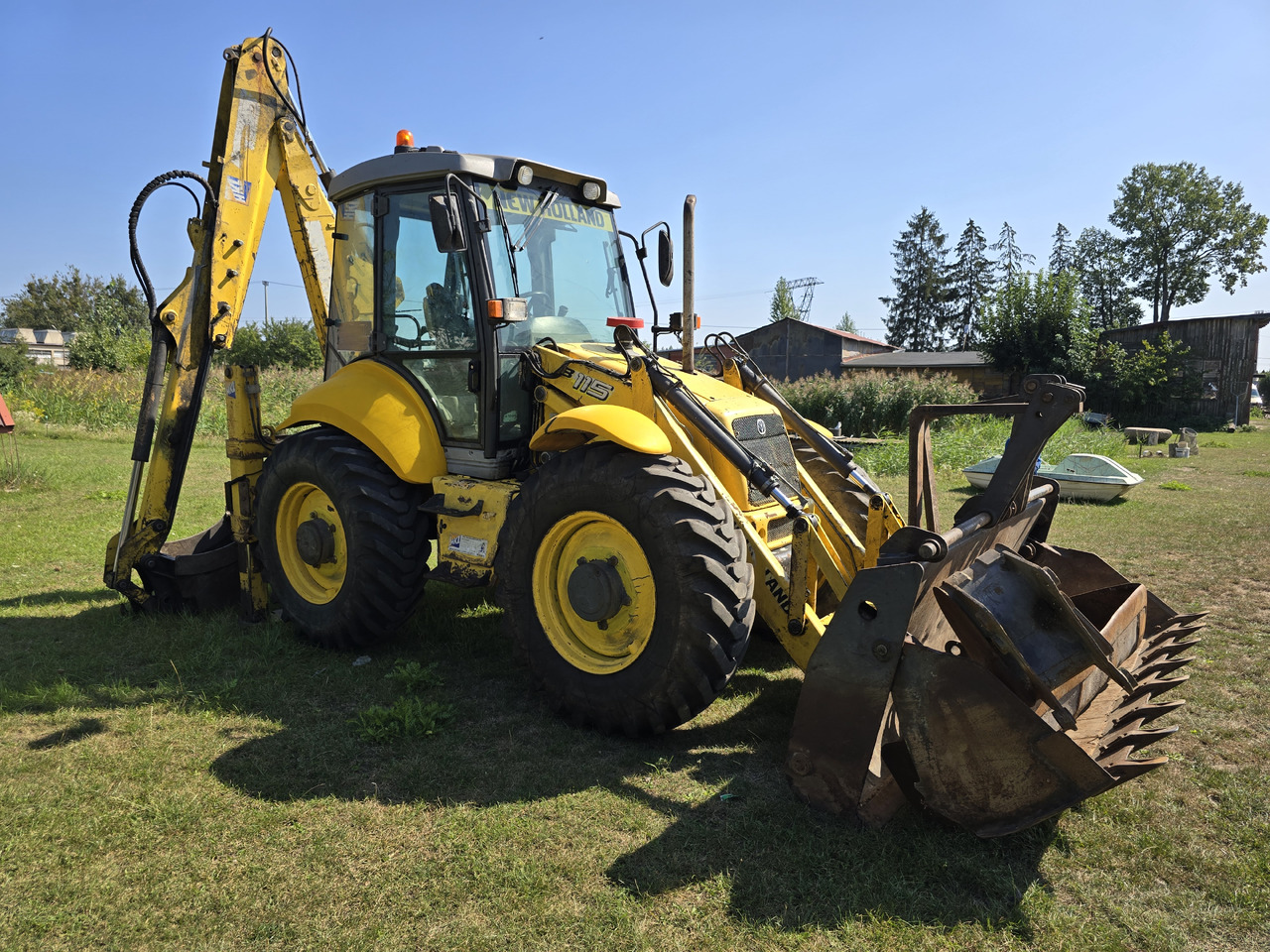 NEW HOLLAND B115-4PS - لودر ذو محراث خلفي/ باكهو: صورة 1 NEW HOLLAND B115-4PS - لودر ذو محراث خلفي/ باكهو: صورة 1