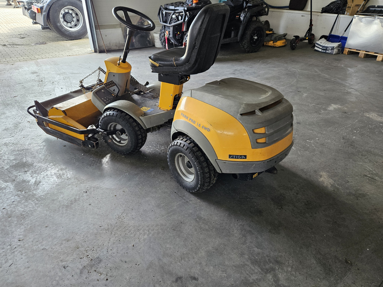 Stiga Park Pro 16 4WD - جزازة عشب الحدائق: صورة 4 Stiga Park Pro 16 4WD - جزازة عشب الحدائق: صورة 4