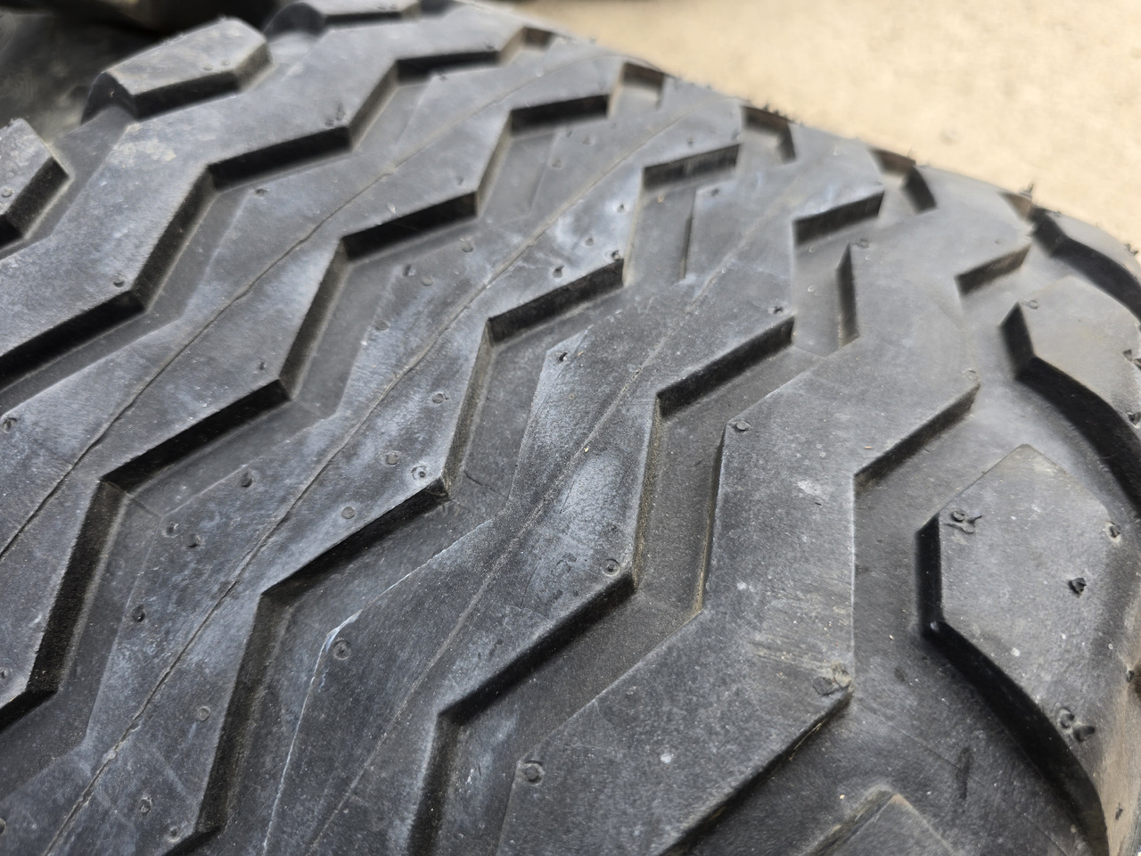 TRELLEBORG 340/55-16 - إطارات - آلات الإنشاء: صورة 3 TRELLEBORG 340/55-16 - إطارات - آلات الإنشاء: صورة 3