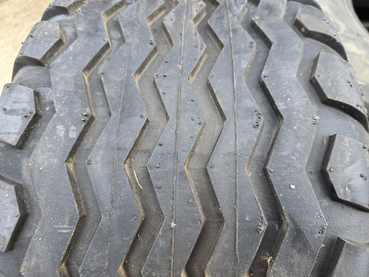 TRELLEBORG 340/55-16 - إطارات - آلات الإنشاء: صورة 4 TRELLEBORG 340/55-16 - إطارات - آلات الإنشاء: صورة 4