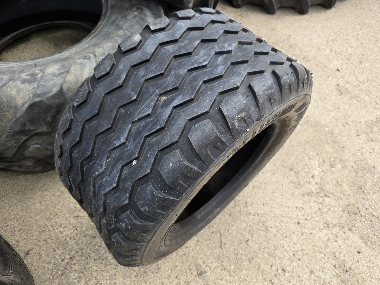 TRELLEBORG 340/55-16 - إطارات - آلات الإنشاء: صورة 2 TRELLEBORG 340/55-16 - إطارات - آلات الإنشاء: صورة 2