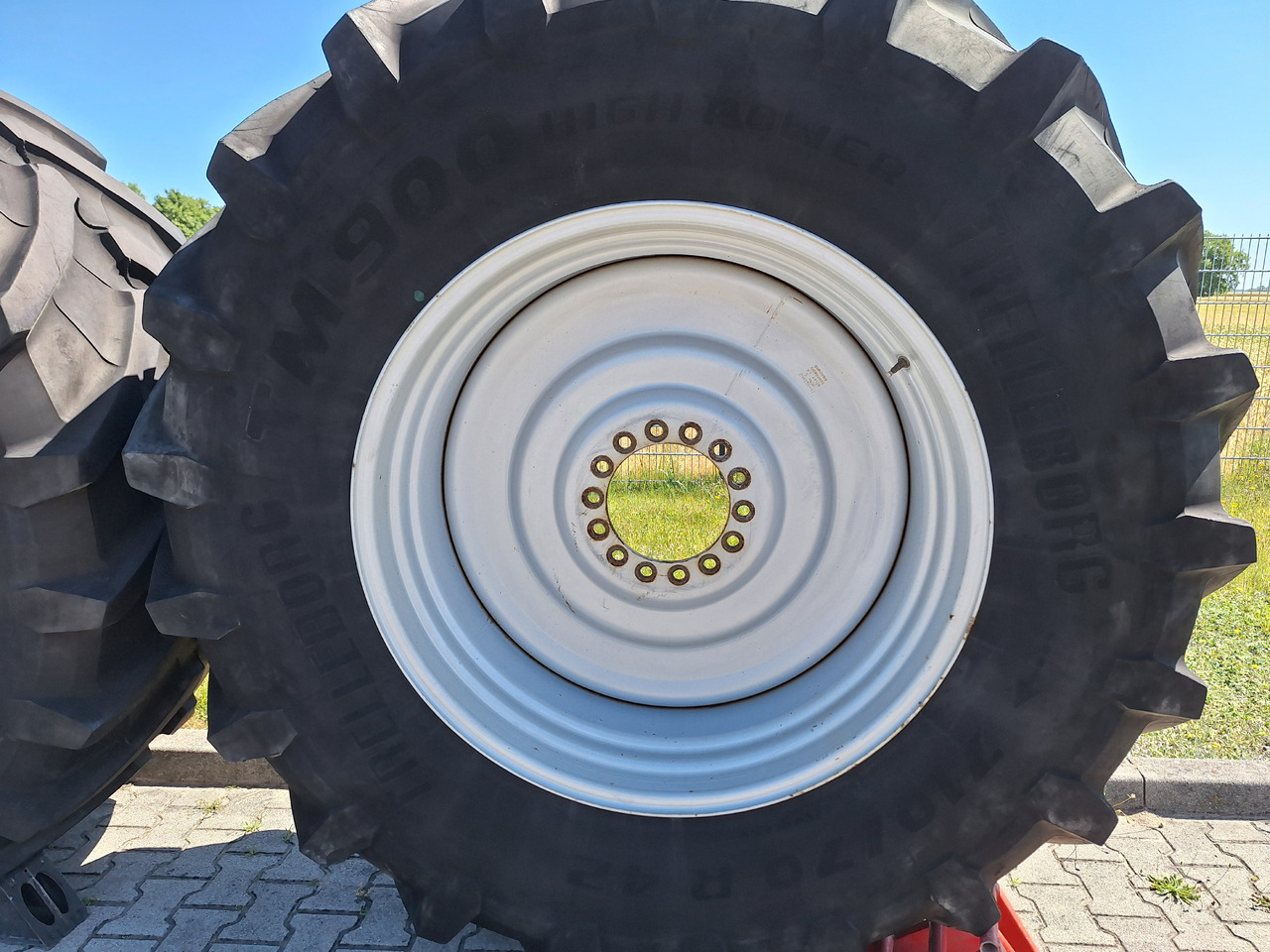 Trelleborg - إطارات - آلات الإنشاء: صورة 2 Trelleborg - إطارات - آلات الإنشاء: صورة 2