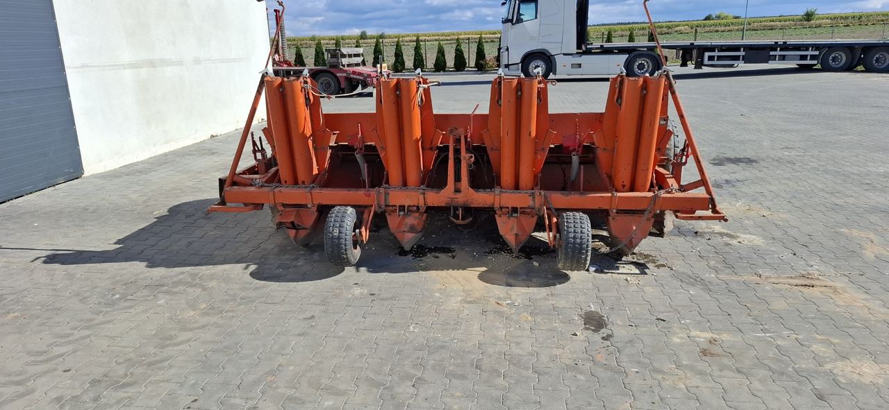 UDERHAUG 351 - آلة البذر الدقيق: صورة 1 UDERHAUG 351 - آلة البذر الدقيق: صورة 1