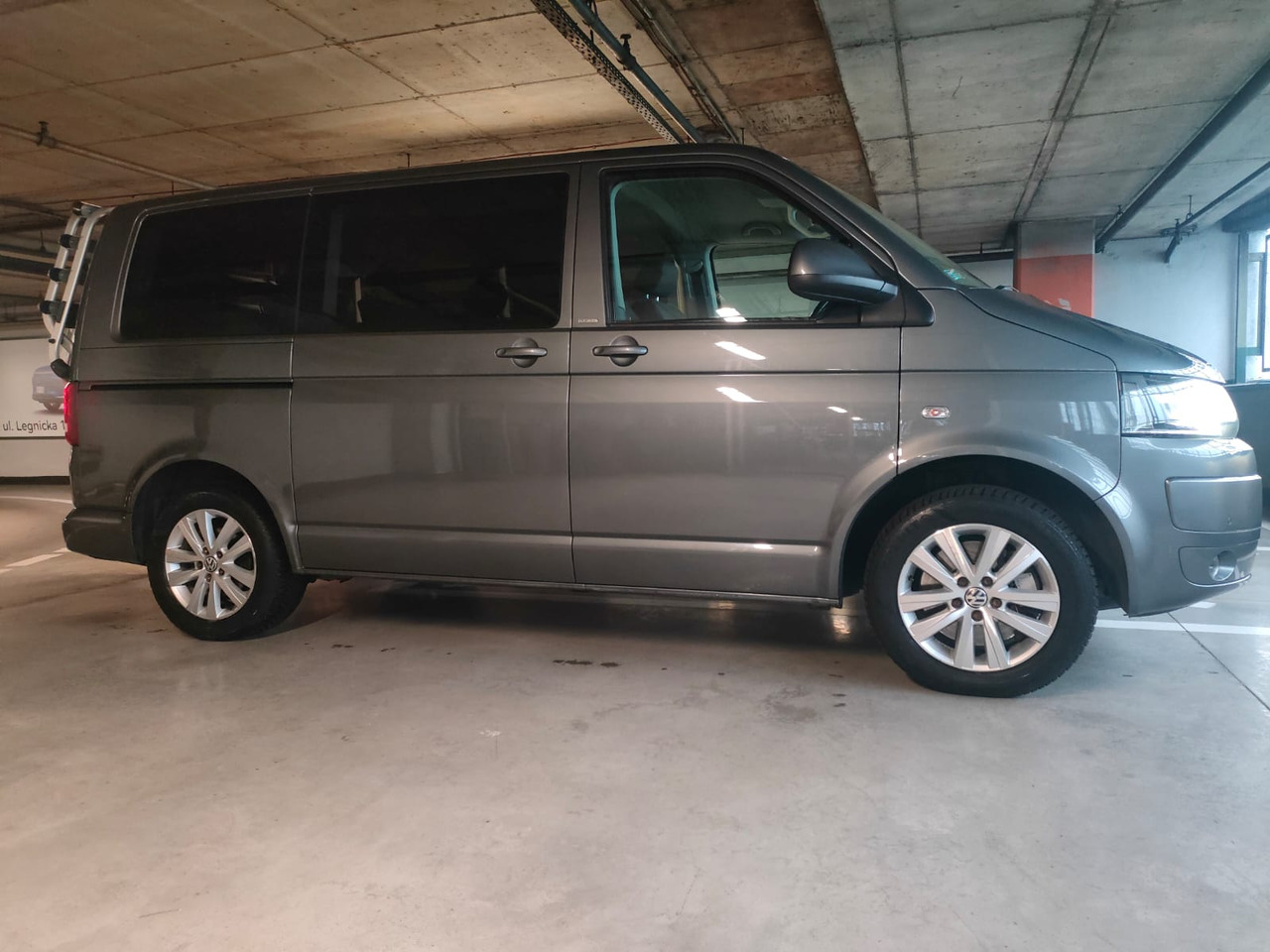 Volkswagen Multivan - سيارة: صورة 3 Volkswagen Multivan - سيارة: صورة 3