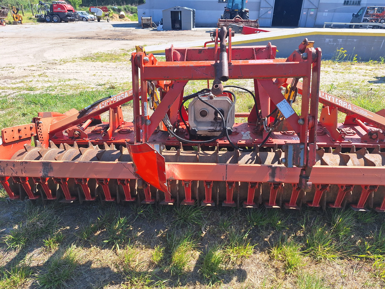 Inna AH523 - مسفلة تمهيد التربة: صورة 4 Inna AH523 - مسفلة تمهيد التربة: صورة 4